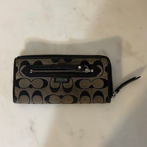 Coach Womens Signature Slim Accordion Zip Wallet
